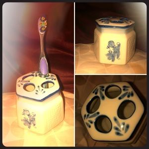 Super Cute Porcelain Chinese 4 Toothbrush Holder😍